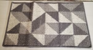 Geometric Pattern Bath Mat Gray White Modern Anti Slip Washable 27x17 Inch